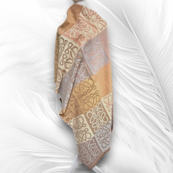 Soft Reversible Jacquard Shawl in Pastel Beige & Blush Elegant Lightweight Wrap - Picture 2 of 6